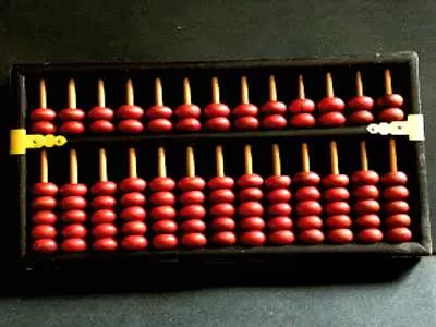 suanpan with red beads.