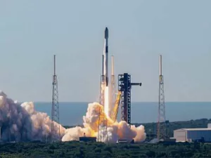 SpaceX Launches New Falcon 9